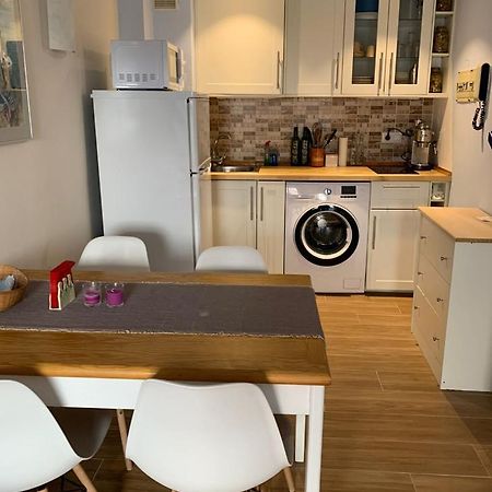 Cosy Apartment In L Escala, 7 Mins Walk To The Closest Beach, Riells L' Escala Eksteriør billede
