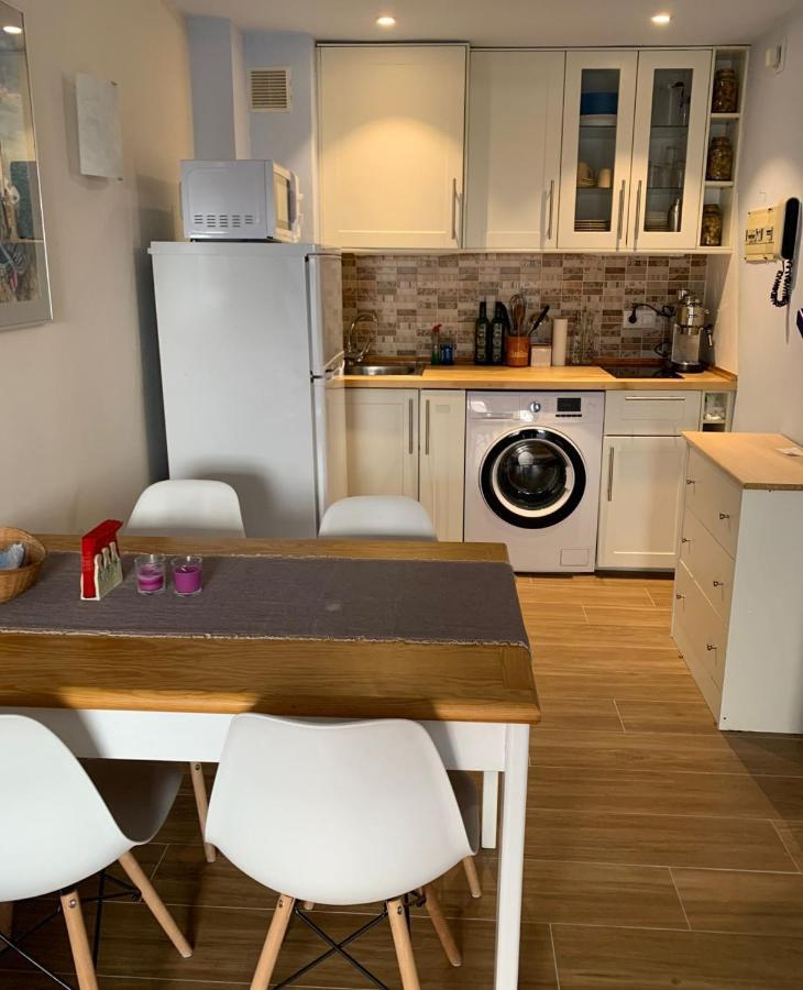 Cosy Apartment In L Escala, 7 Mins Walk To The Closest Beach, Riells L' Escala Eksteriør billede